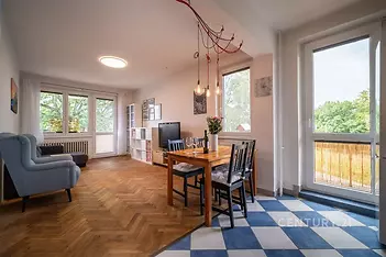 Obývací pokoj s kuchyňským koutem