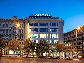 Obchodní prostor s výlohou v Domě Módy