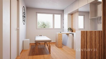 Masážní místnost s dřevěnou podlahou, velkým oknem a moderním designem, zahrnující elegantní vestavěné skříně a minimalistický styl.