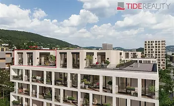Dům s moderním designem a velkými okny. Střešní terasa nabízí krásné výhledy na krajinu. Stavba s elegantními liniemi a rostlinami na balkonech.