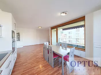 201-living-roomc.jpg