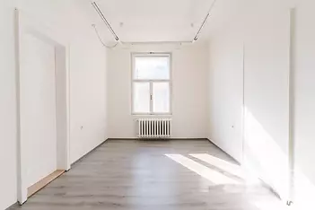Kanceláře nedaleko centra a vlakového nádraží