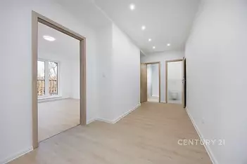 Centrální chodba s přípravou ne vestavěnou skříň