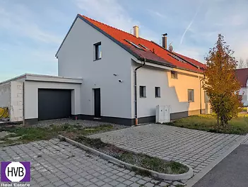 01-dum-z-ulice-titulni.jpg