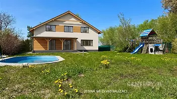 Dům s moderní fasádou, zahrada s bazénem a dětským hřištěm, klidná lokalita.