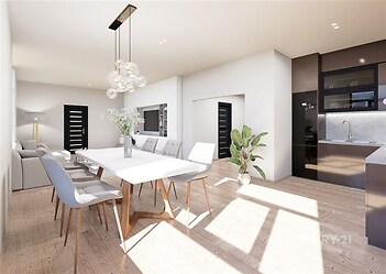 Světlá jídelna s moderním dřevěným stolem, parketovou podlahou a elegantním osvětlením, vedle které je otevřená kuchyň s tmavým nábytkem.
