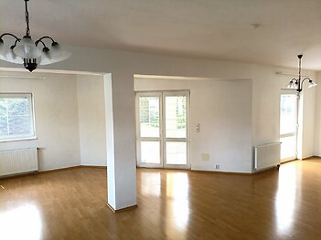 livingroom (1).jpg