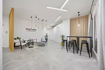 Možnost posezení v showroomu