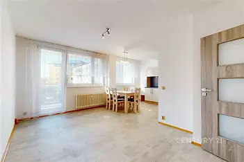 Obývací pokoj s kuchyní a jídelním koutem