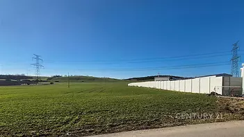 Pozemek s rovnou terénní úpravou