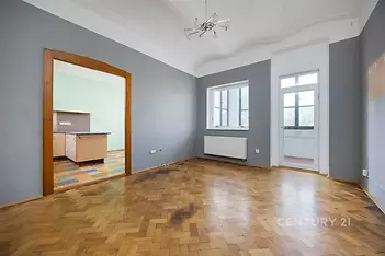 Obývací prostor s přístupem na verandu