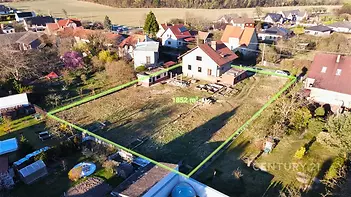 Pohled na pozemek z JZ, celková výměra pozemku 1852 m2