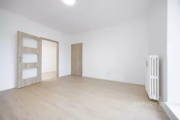 Obývací pokoj s orientací na JZ