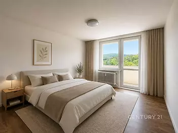 Prostorná ložnice s dřevěnou podlahou a velkými okny, moderní design s neutrálními barvami, výhled na přírodu a dostatek denního světla.