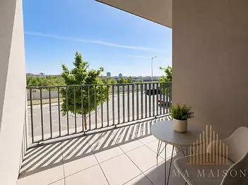 C08_a_bright_modern_apartment_balcony_terrace_scene_i