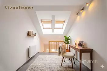 Podkrovní pracovna s parketovou podlahou, stylový dřevěný nábytek a střešní okna zajišťující dostatek světla, moderní design interiéru.