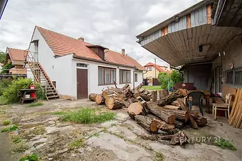 Dům