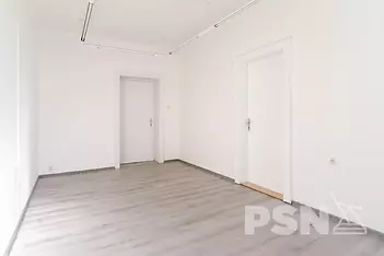 Kanceláře nedaleko centra a vlakového nádraží